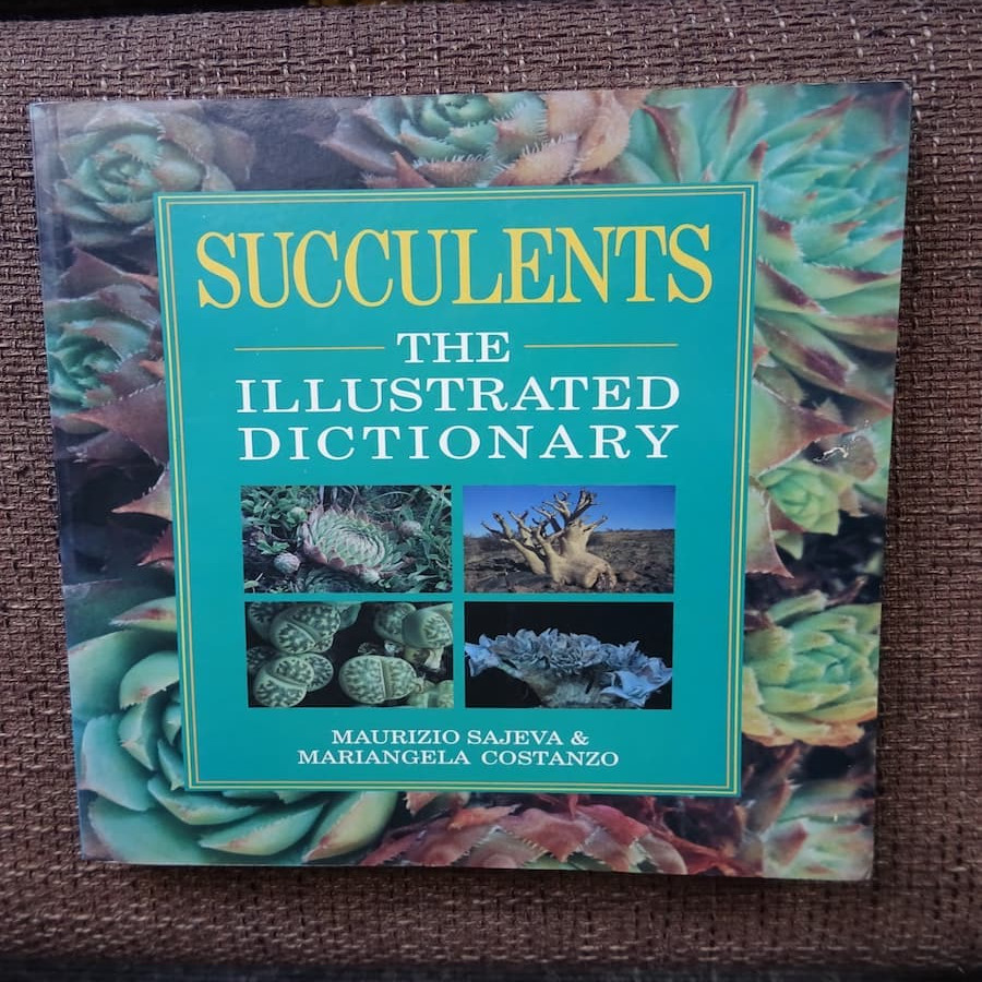 SUCCULENTS THE ILLUSTRATED DICTIONARY